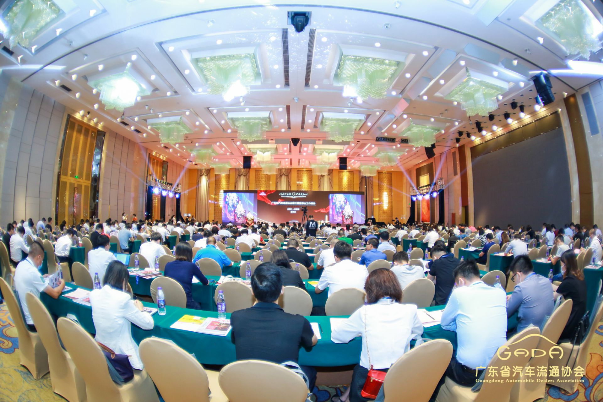 喜报丨爱游戏·体育-爱游戏(中国)一站式服务官网“包揽”省汽车流通行业颁奖礼53项大奖(图1)