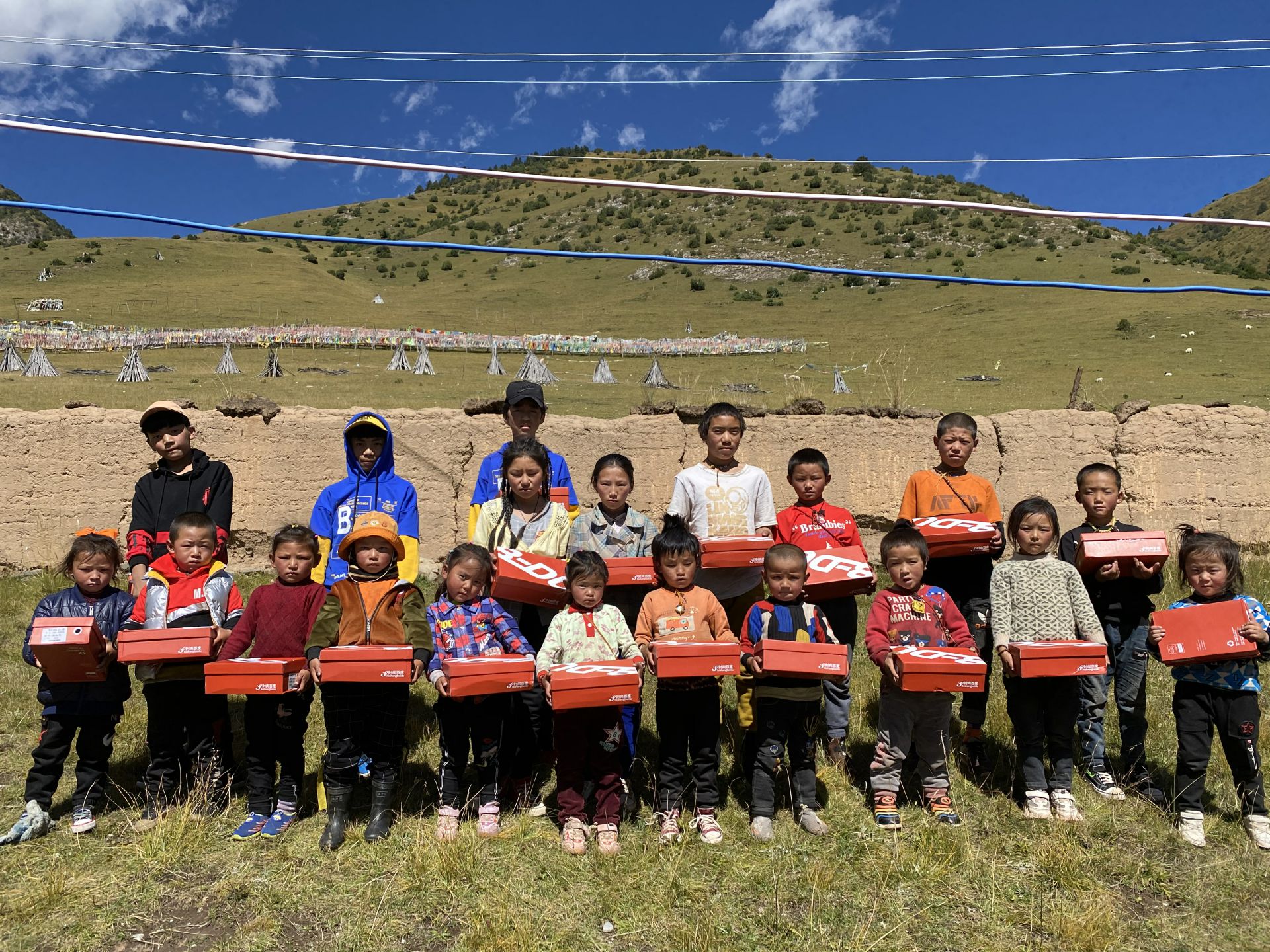 爱游戏·体育-爱游戏(中国)一站式服务官网公益回顾丨家国同欢月同圆 温暖满载甘孜州(图13)